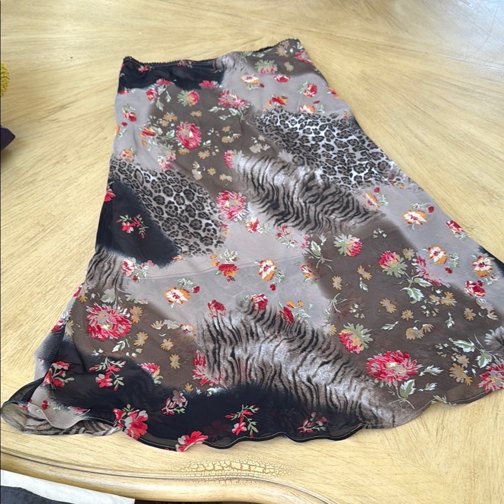 Temple Paris Floral and Animal Print Women's Skirt. NWOT. Size Small